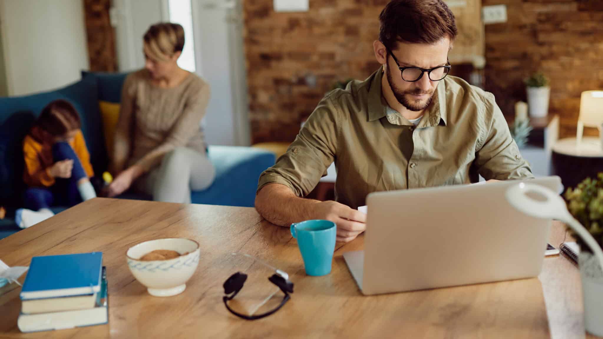 adult taking an online financial education course with Money Fit