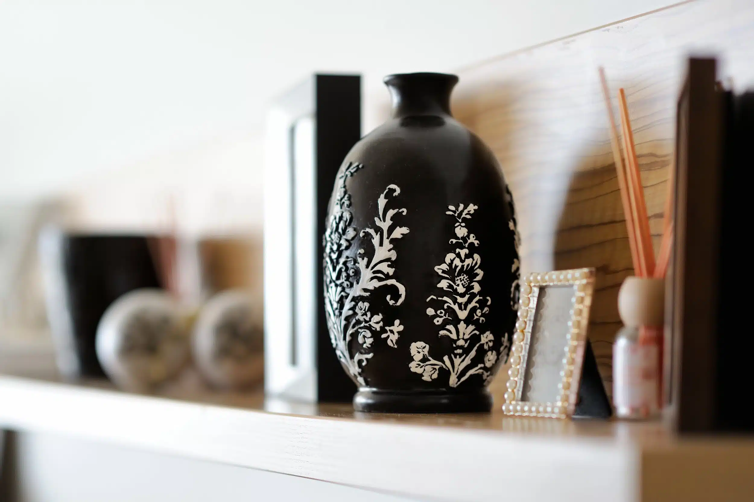 Decorating Your Home or Apartment Without Blowing Your Budget