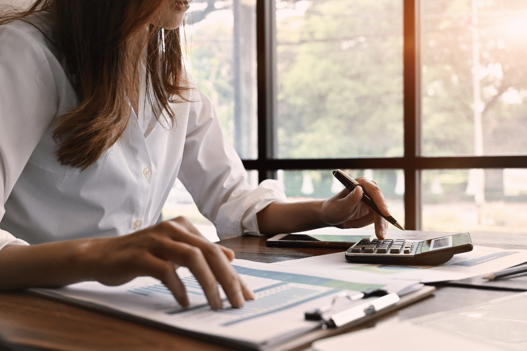 woman calculating her debt to income ratio